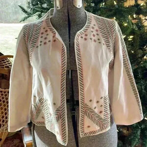 Chico’s Women’s blazer. Beautiful detail. Great condition!